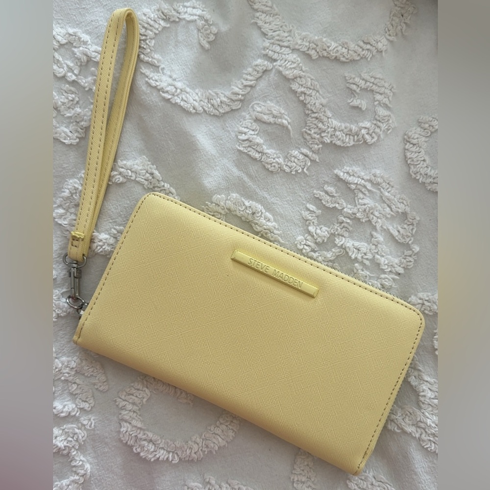 Steve Madden Pale Yellow Wristlet Zip Wallet